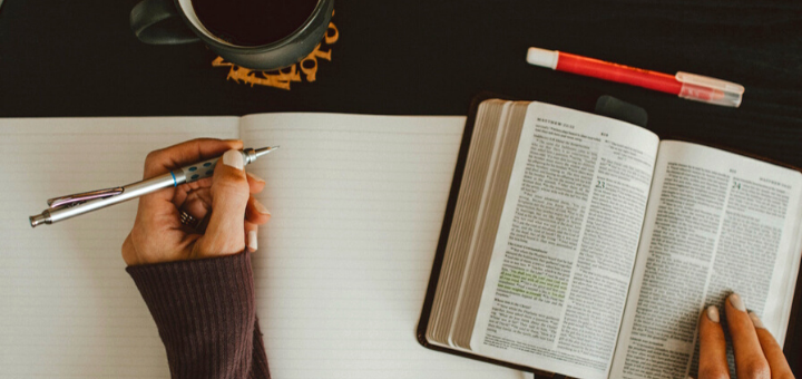Six Tips to Add Journaling Into Your Prayer Routine | sarahdamm.com
